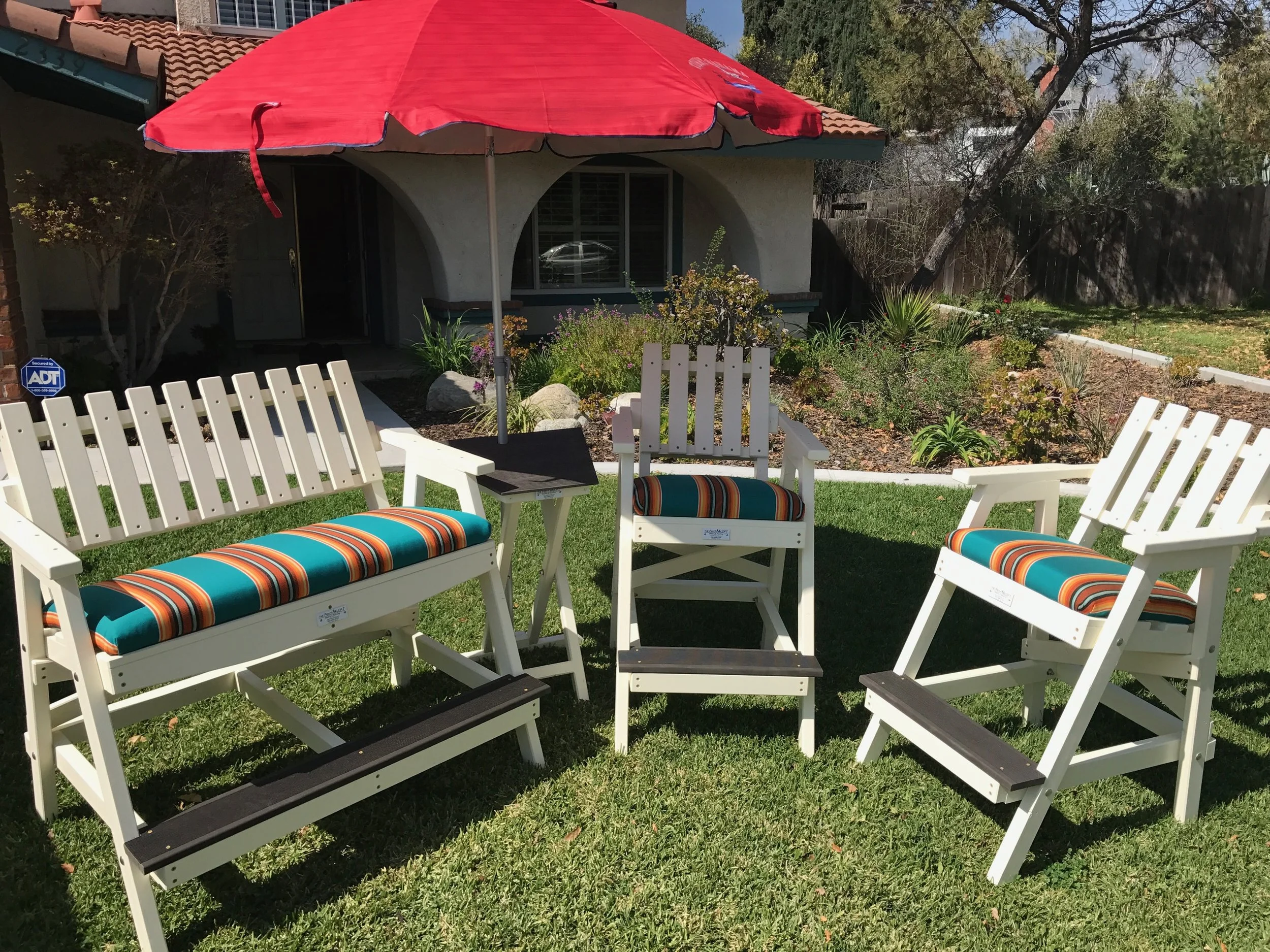 ALOFT Table & Umbrella