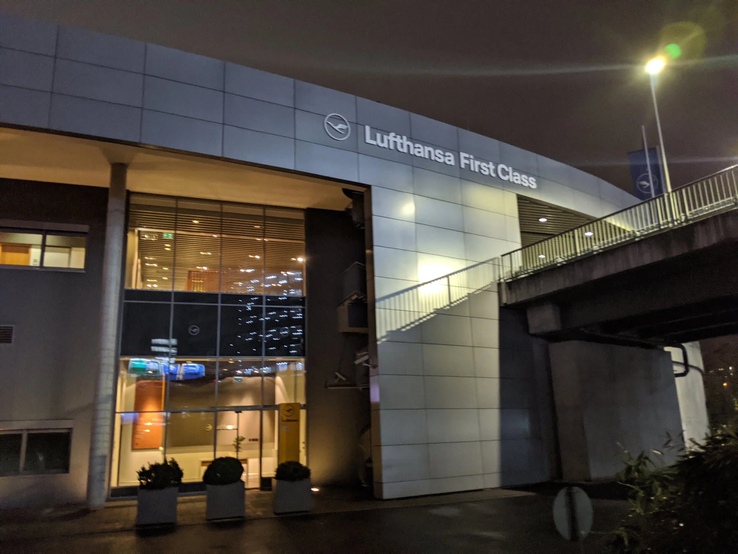 Lounge Review Lufthansa First Class Terminal Frankfurt Fra Tsunami Season