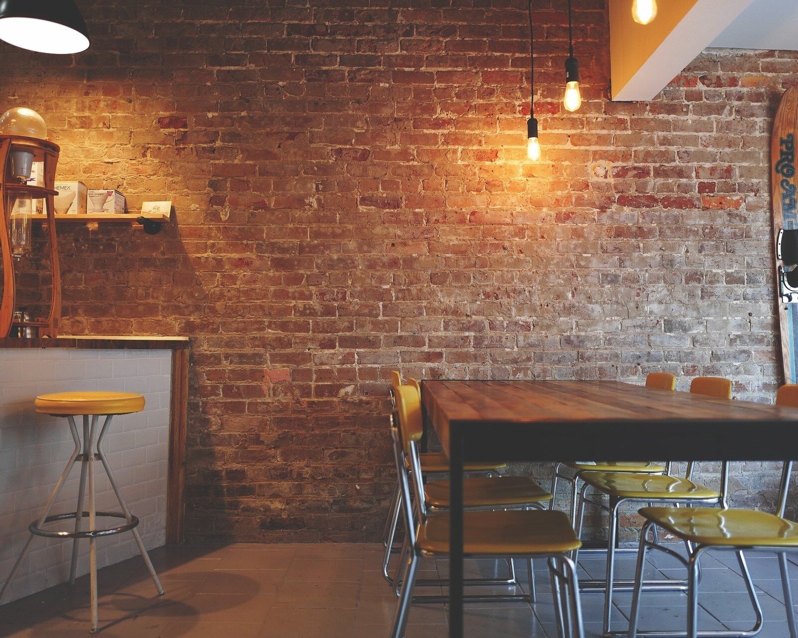 brick-wall-1834784_1920.jpg