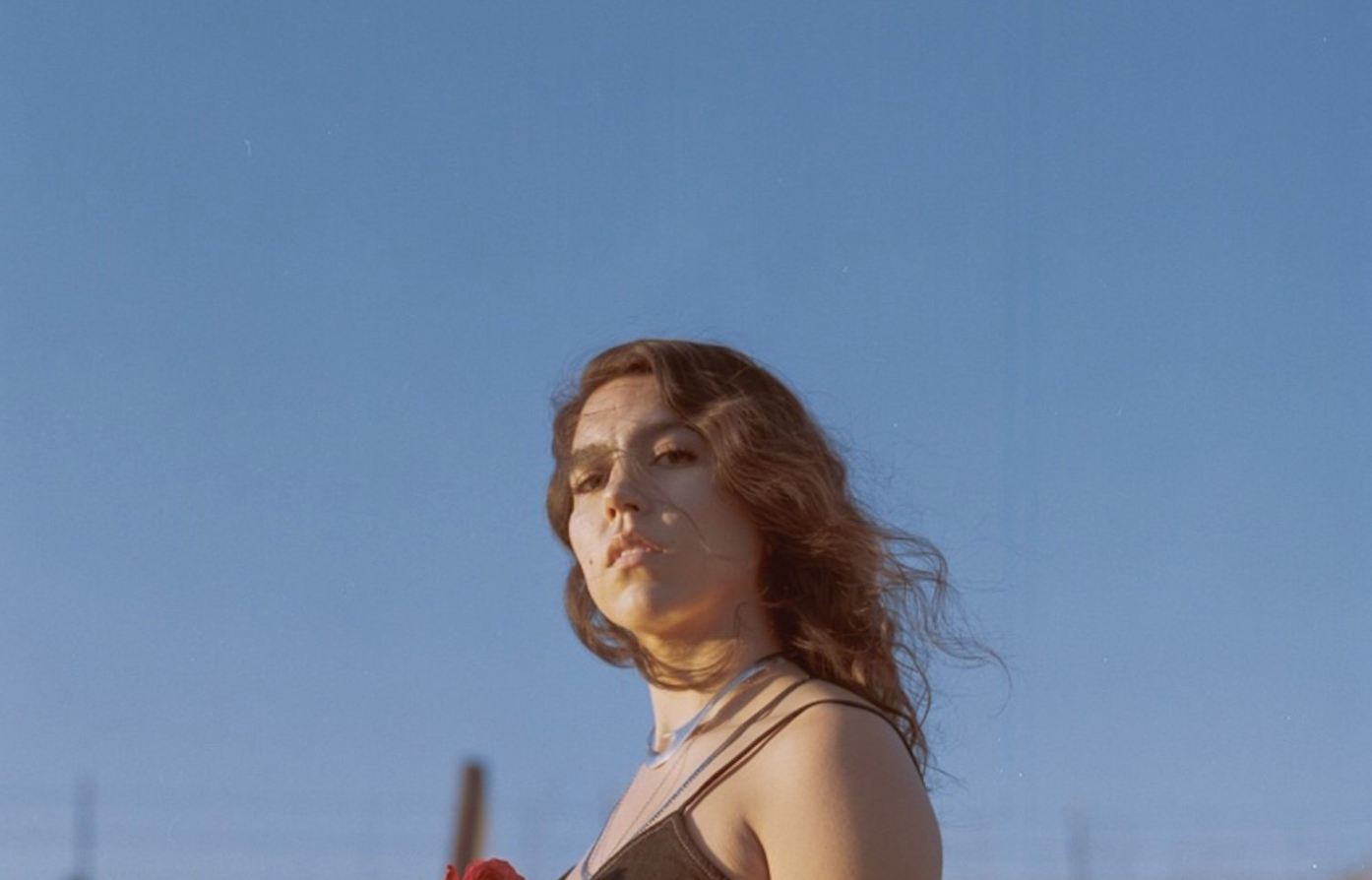 IGGY MAG : OLIVIA PRADO : PARTEZ À LA DÉCOUVERTE DE L’ARTISTE AVEC HEY YOU
