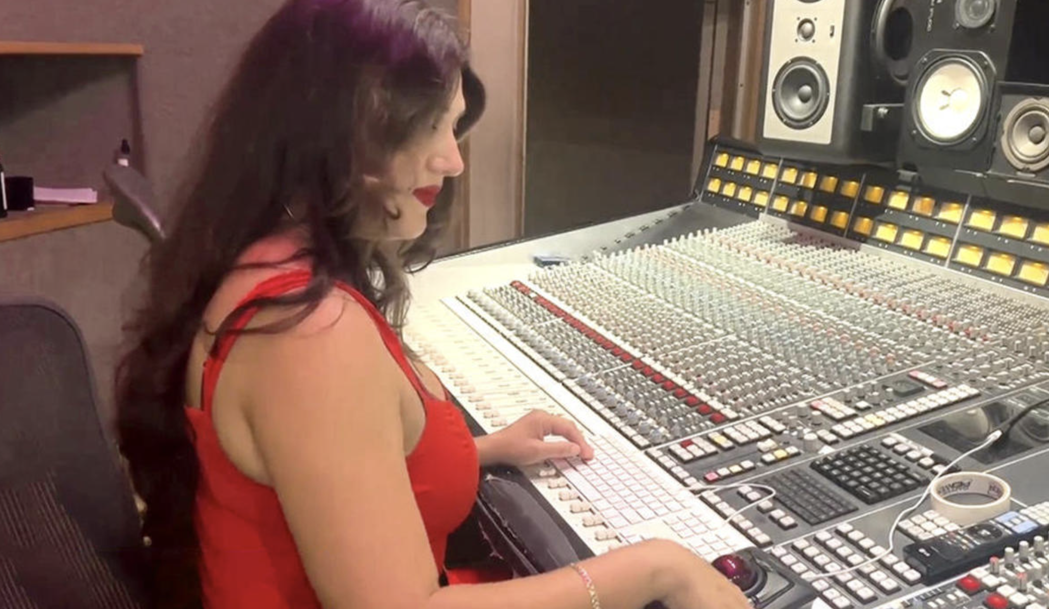 Latin music star La Doña draws inspiration from extended Bay Area family