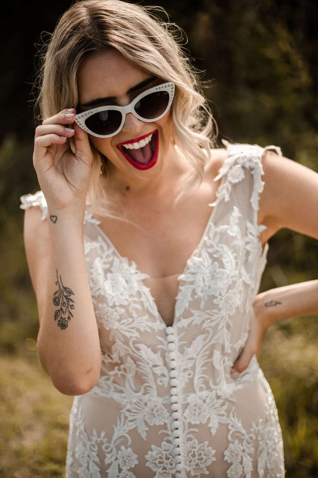 viarni-bright-rock-n-roll-bridal-look.jpg