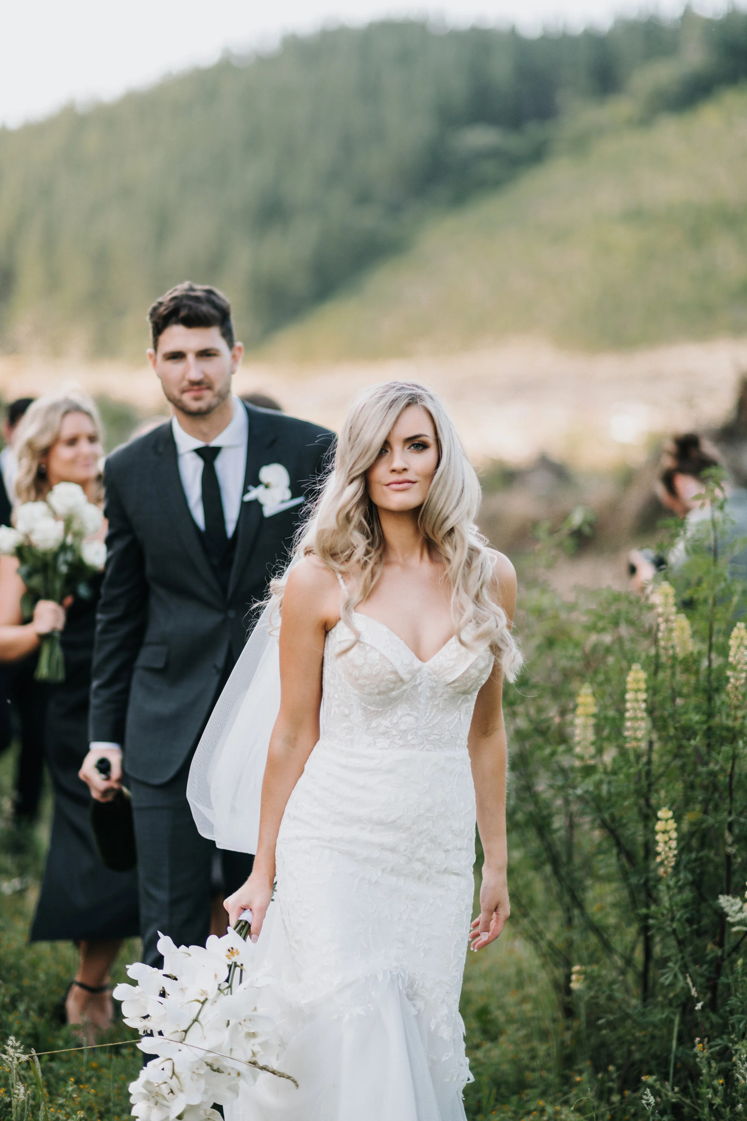 blonde-glamour-bride-glamour-waves-makeup-artist.jpg