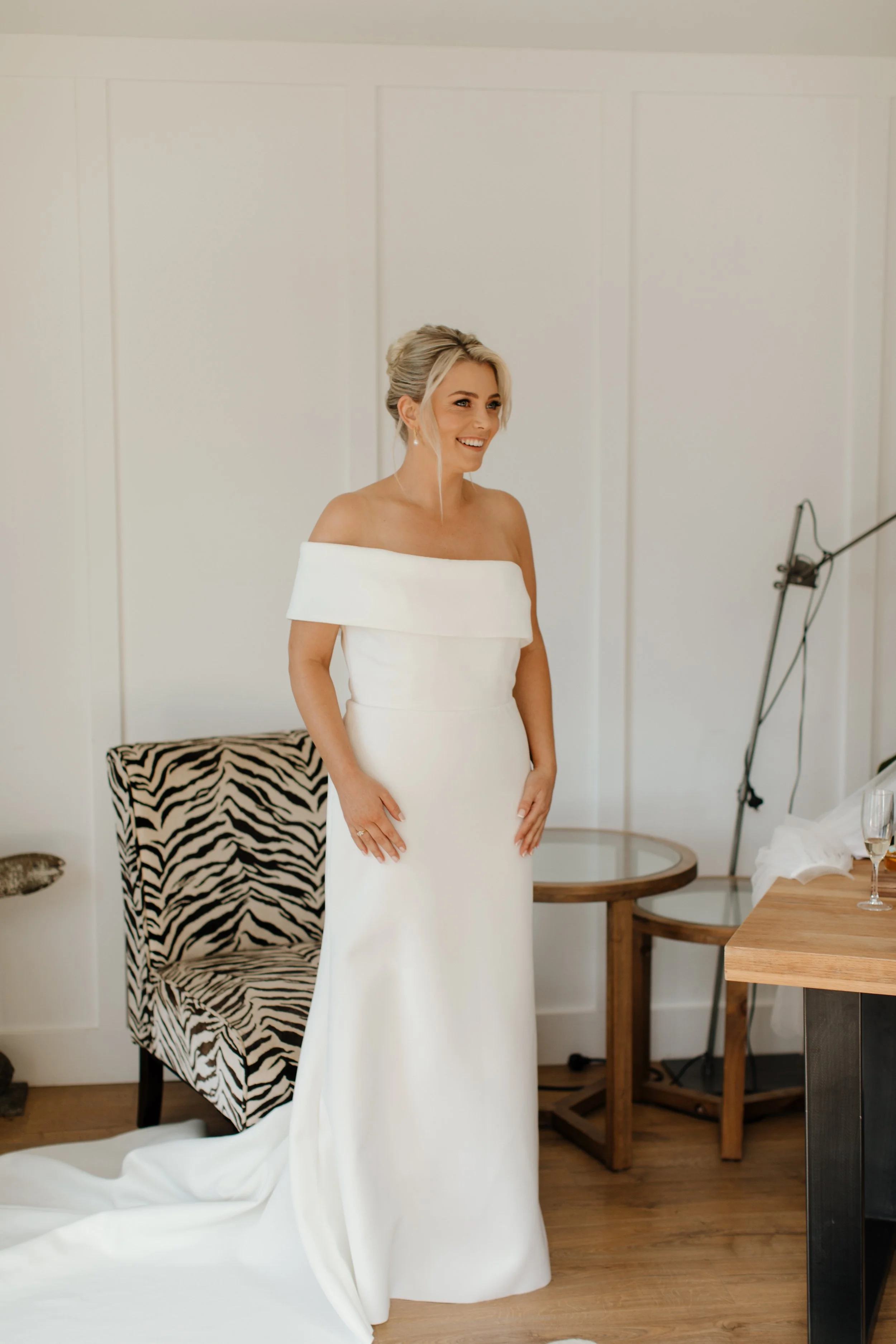 blonde-elegant-bridal-makeup-black-barn-tarawera.jpg