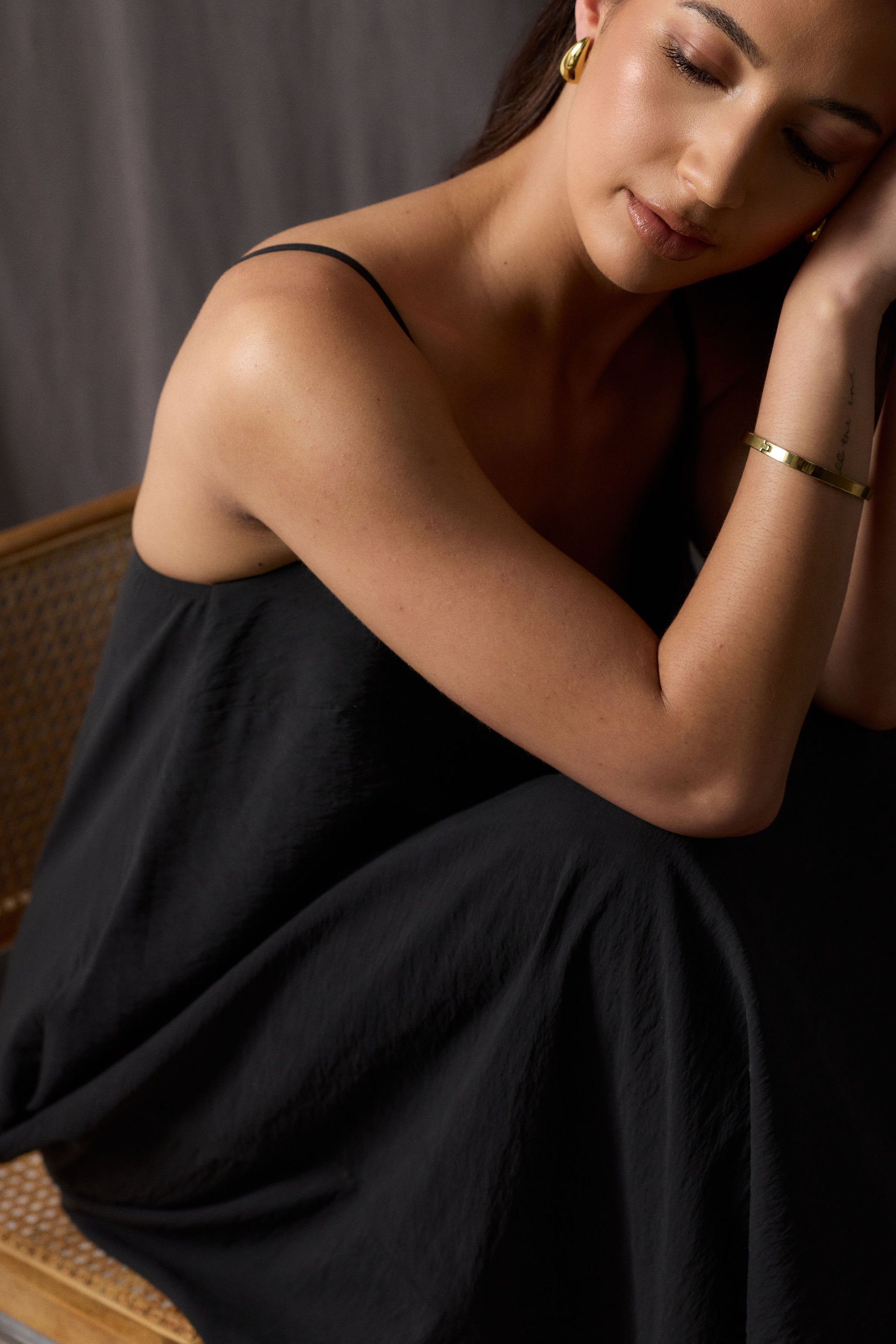 close-up-natural-bronze-tones-commercial-beauty-portrait.jpg