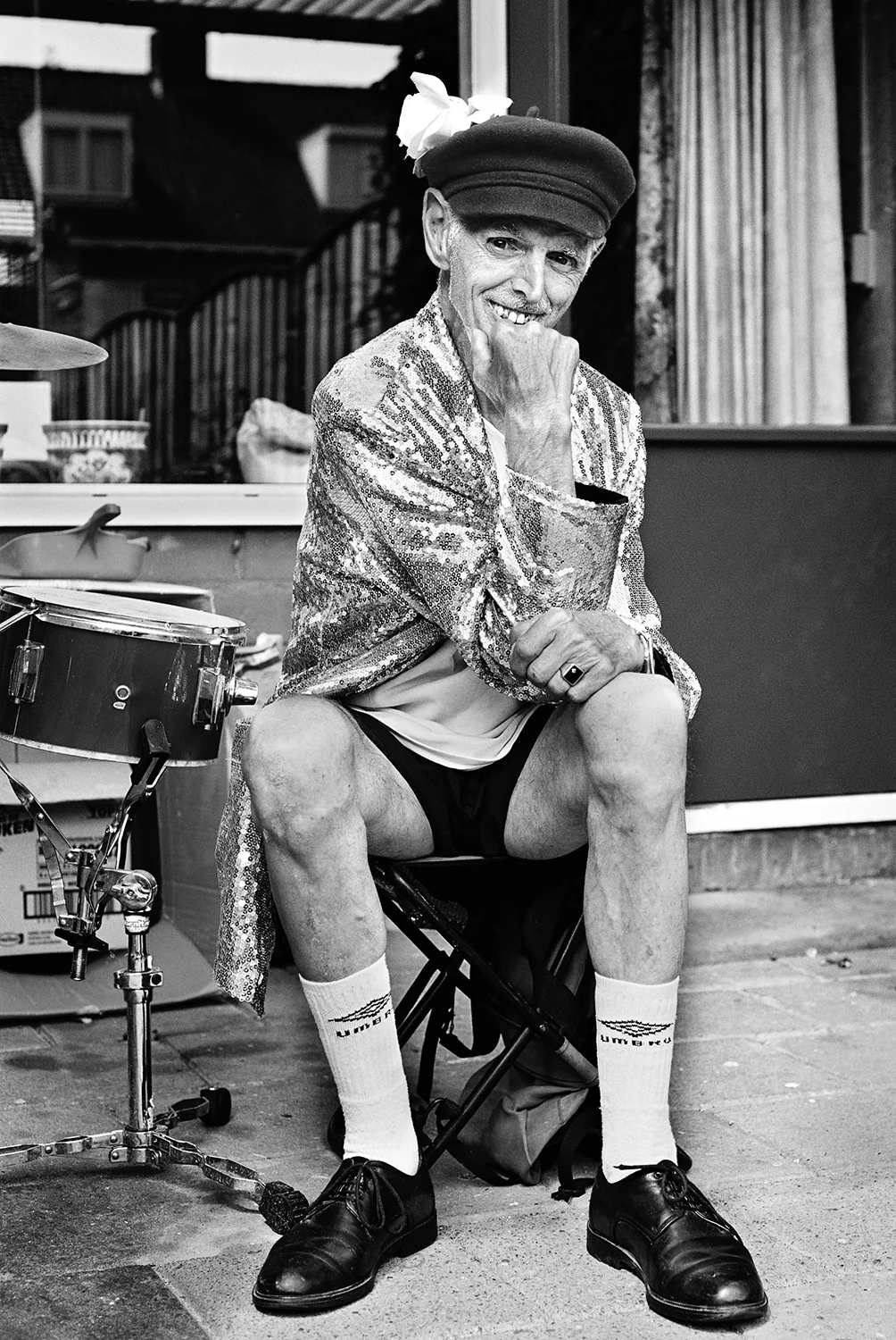Huub alias Heintje // Street artist He was exactly what I thought he’d be. Confused at times, enthusiastic like a kid at a carnival and, at the same time, both confident and shy-ish. After countless acts in one of his shiny jackets, either as a drummer or a living statue, all he really wants, is to be famous. Luckily he’s ‘world famous’ in the city of Eindhoven. 8/10