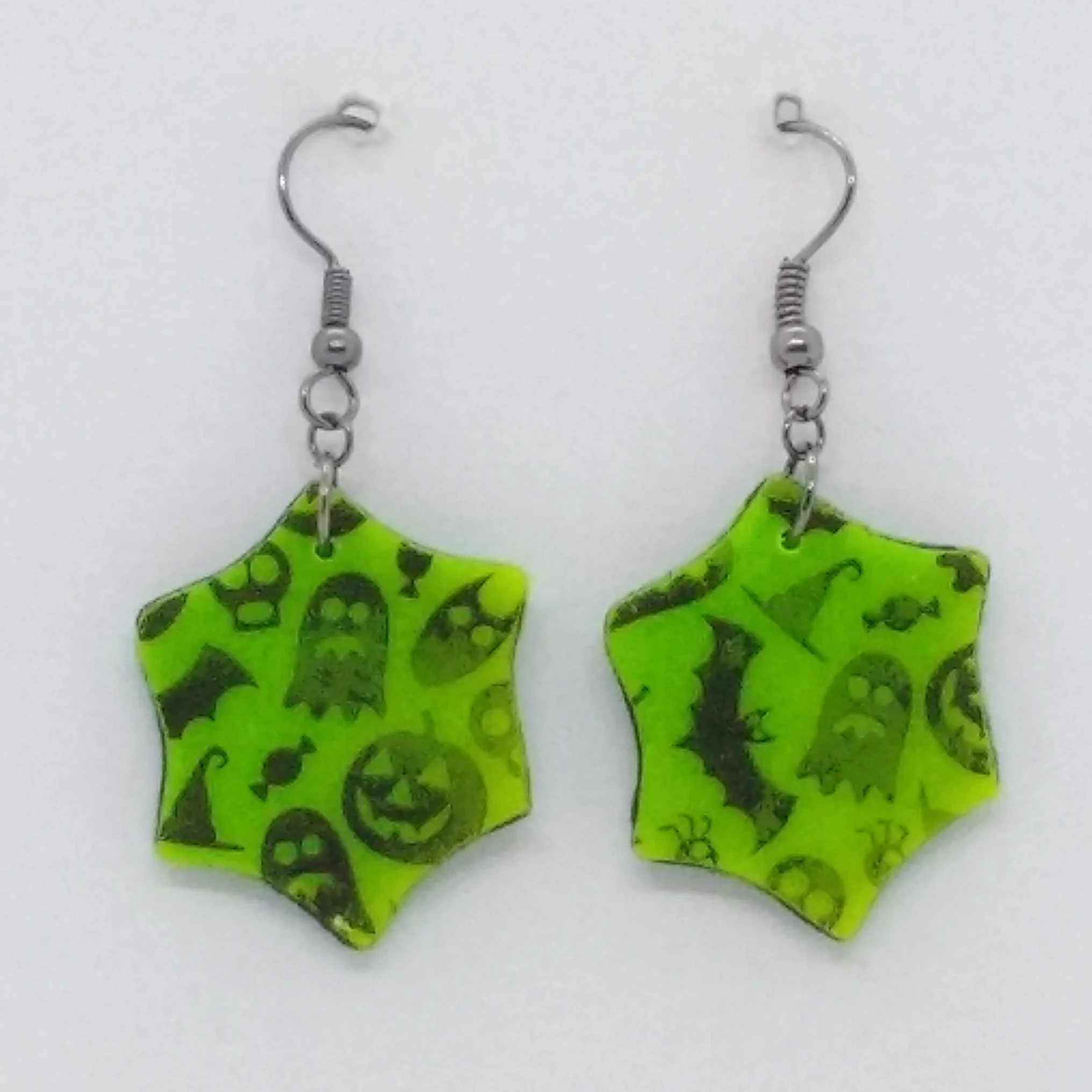 Green star shape halloween design earrings