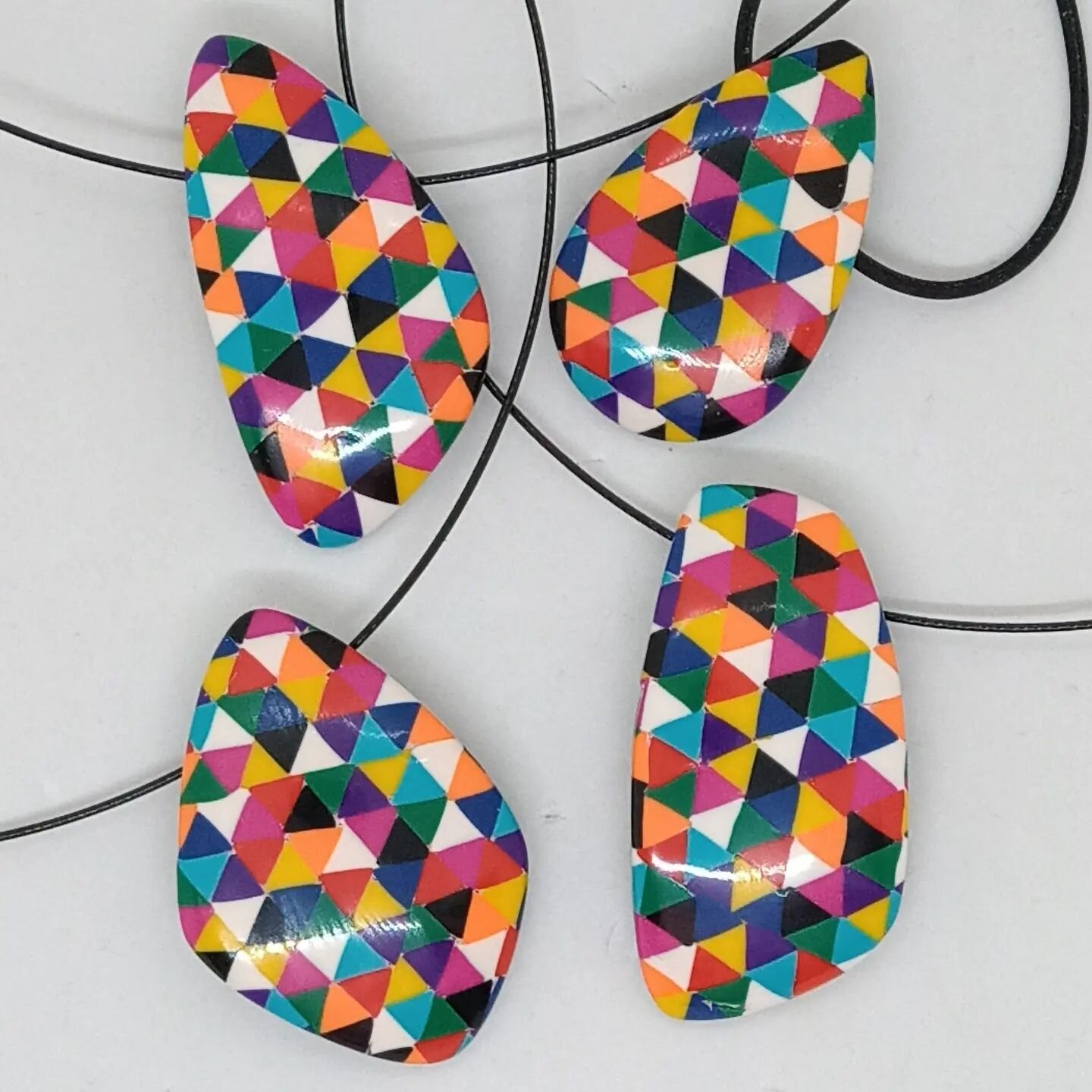 Harlequin pendants have been sanded and polished and are available on my website link.

It may be a few days until I manage to complete the earrings as we have a busy weekend ahead 

#polymerclaypendants #polymerclaydesigns #polymerclaycane #newdesig