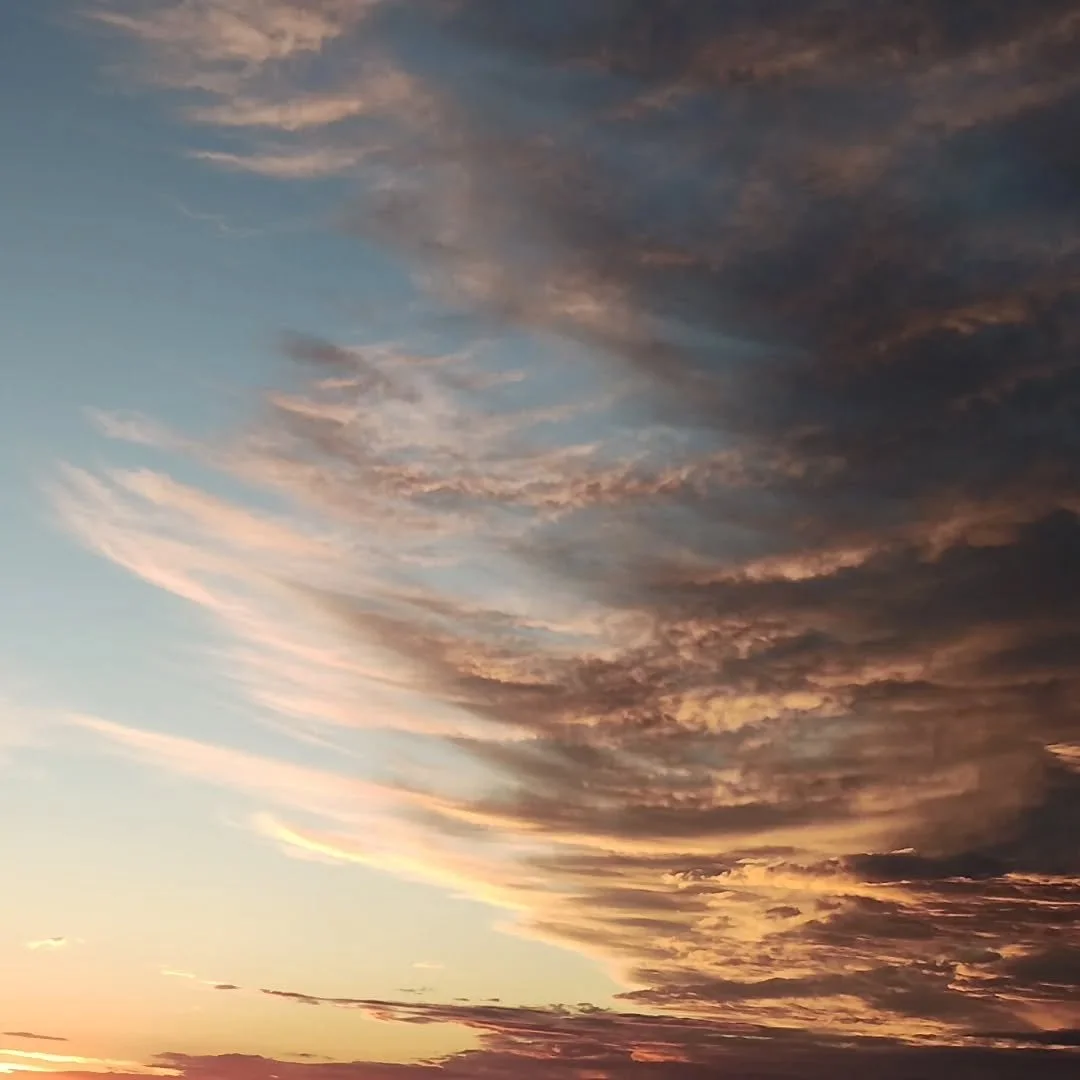 If only I could paint tonight's sunset.  After a showery day the evening was beautiful, with a meal by the sea enjoying the view of the sunset.

#sunsetsky #sunsetview #sunsetcolors #zadarcroatia #zadarsunset #croatiancoast #augustsunset #adriaticcoa