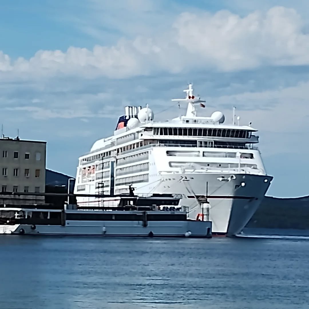 Look what arrived in port this morning, the Europa 2.
This is our last day in Zadar before we return to rainy Suffolk.
#zadarcroatia #zadarport #zadarmarina #cruiseship #croatiancoast #croatianholiday