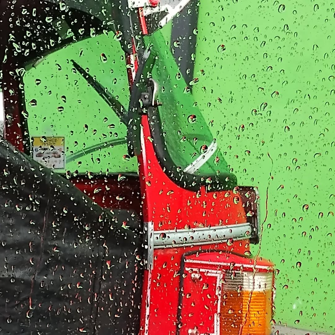 Greetings from Sri Lanka, where it's raining and there are rumbles of thunder.  We seem to have brought the English weather with us ......

#holidayweather #srilankaholiday #vogageprive #englishweather #kandysrilanka