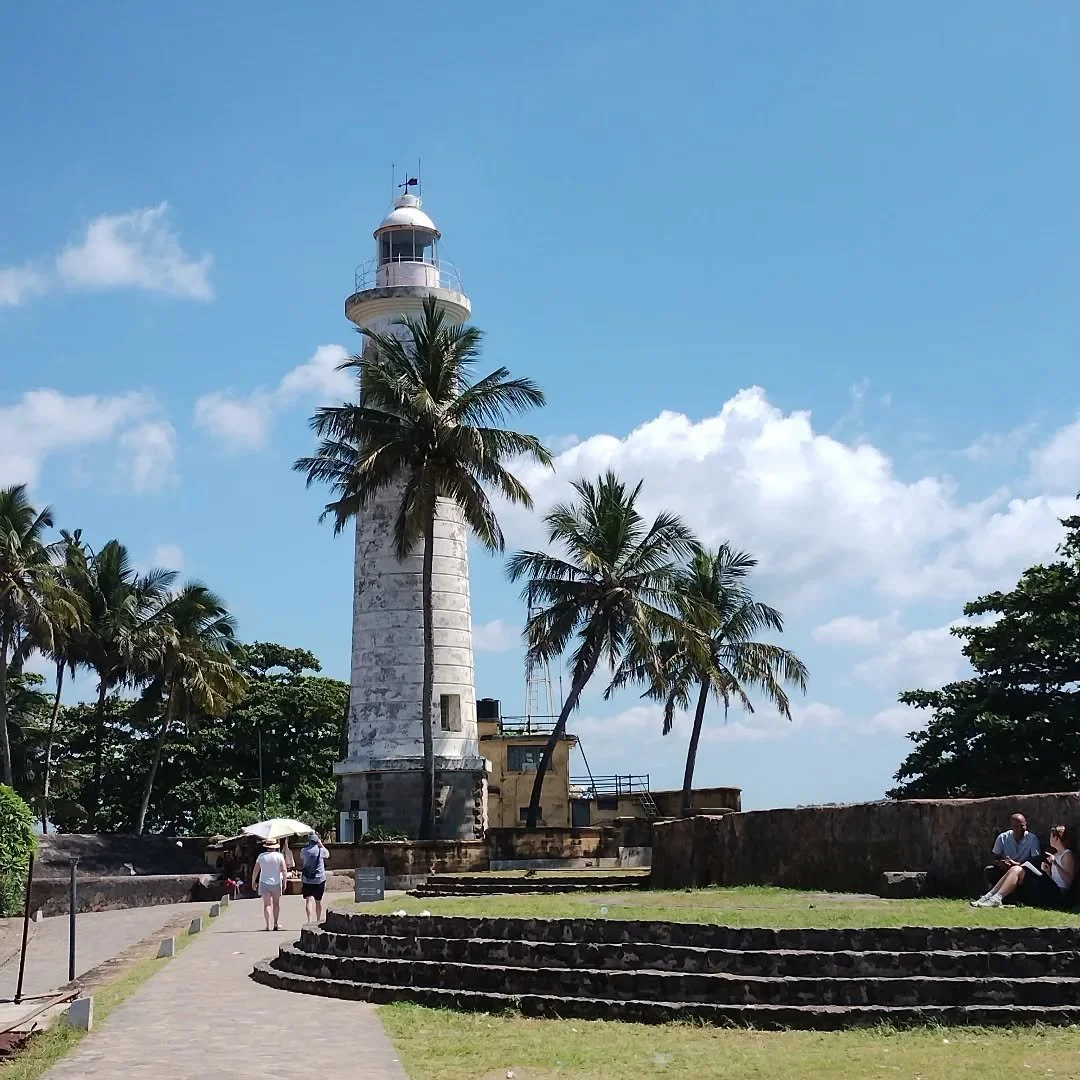 This is the lighthouse in Galle and it is hot and sunny.

#gallesrilanka #gallelighthouse #srilankaholiday #hottourism #voyagepriv&eacute;