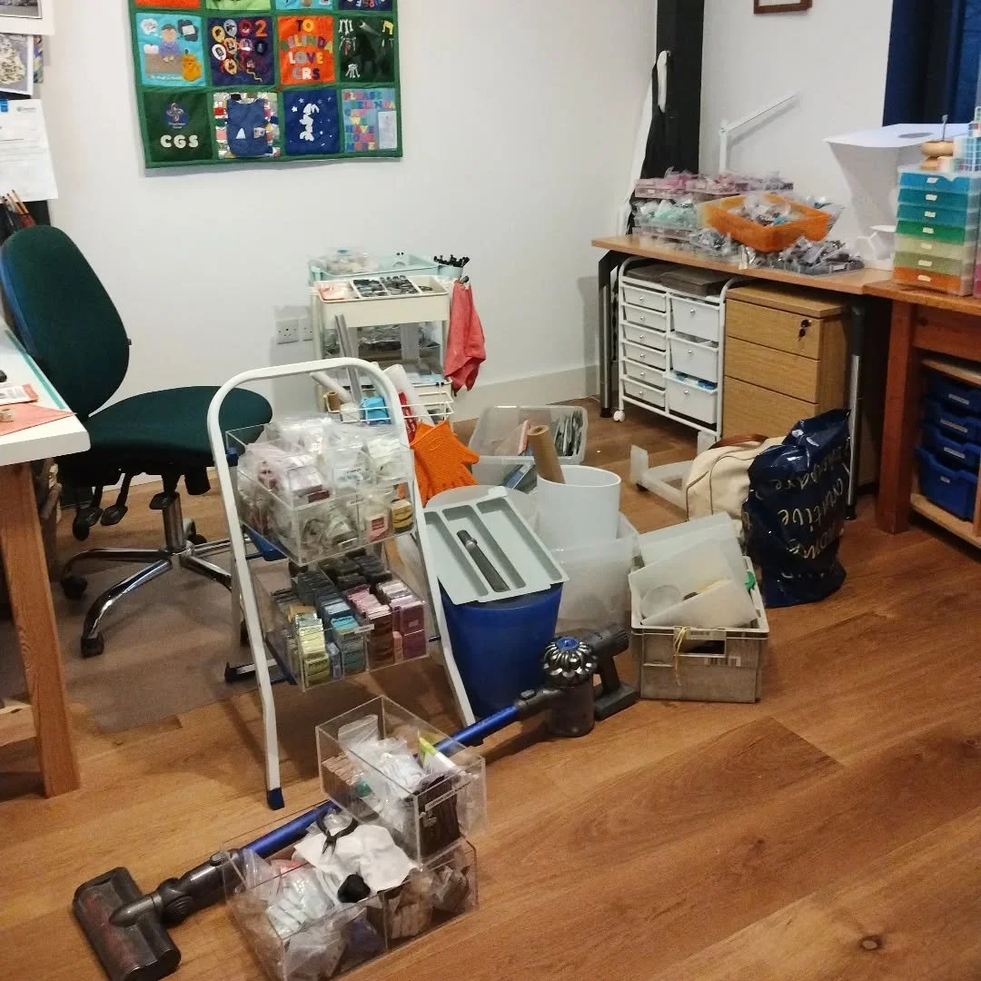 The workroom reorganization is progressing slowly.  I still have to find a home for the drawers with my sewing threads, scissors, zips etc etc somewhere. 

I've already moved 2 sets of storage more than once and still not sure they are in the right p