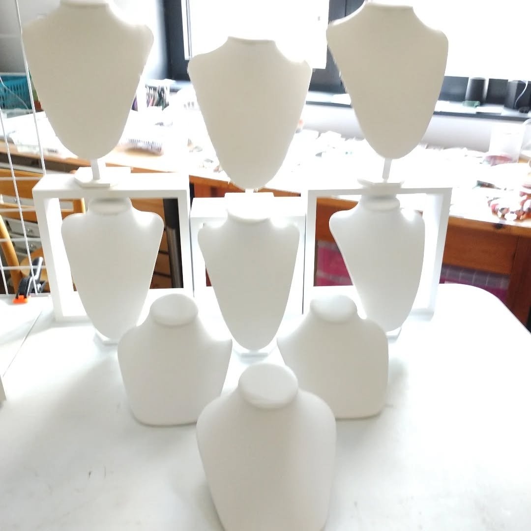 It's time to set out my display and which items I will take to Saturday and Sunday's Norfolk Artisan Fair at Fakenham Racecourse.

Time to do some sorting.... 

#handmadejewellerydesigns #norfolkartisanfair #eventplanningideas #buylocalhandmade #colo