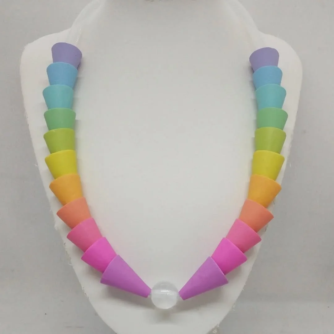 A rainbow necklace to cheer you up from the heavy rain and hail today.

#rainbownecklace #rainbowcolours #polymerclayrainbow #handmadejewellery #colourfuljewellery