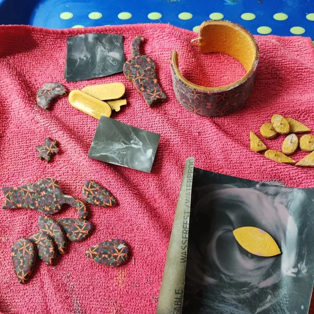 A bit of a rush job to finish sanding and polishing these pieces ready to take to Holton Lodge Barn for the last few days of the Spring Exhibition for Suffolk Open Studios members.

I have already sold several items so these will fill the spaces in m