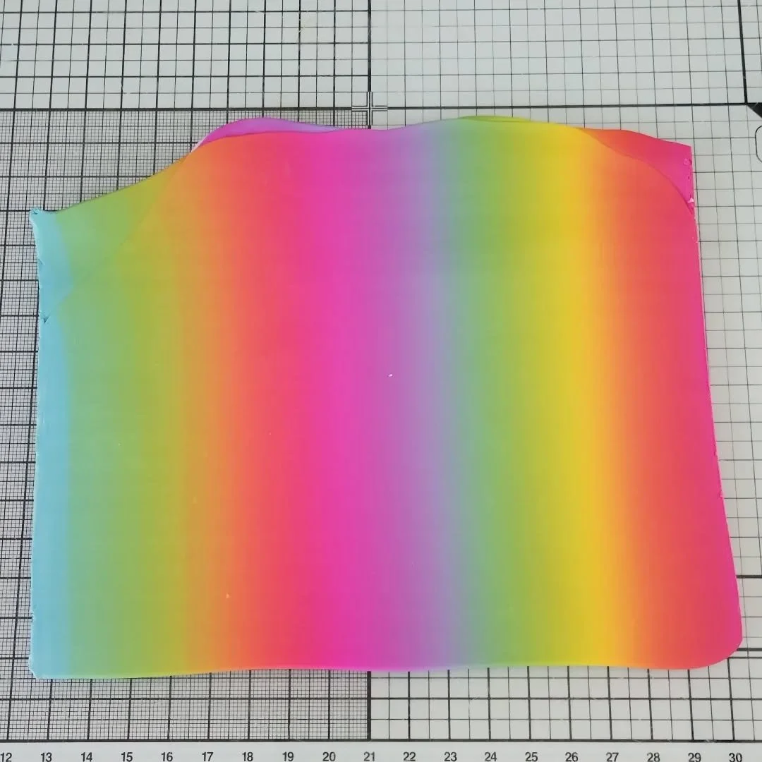 I should be tidying up my studio ready for Suffolk Open Studios at the weekend, but have been distracted by rainbows.

It always amazes me that from just 3colours you can get a whole rainbow.

#makingrainbows #polymerclayrainbow #rainbownecklace #suf