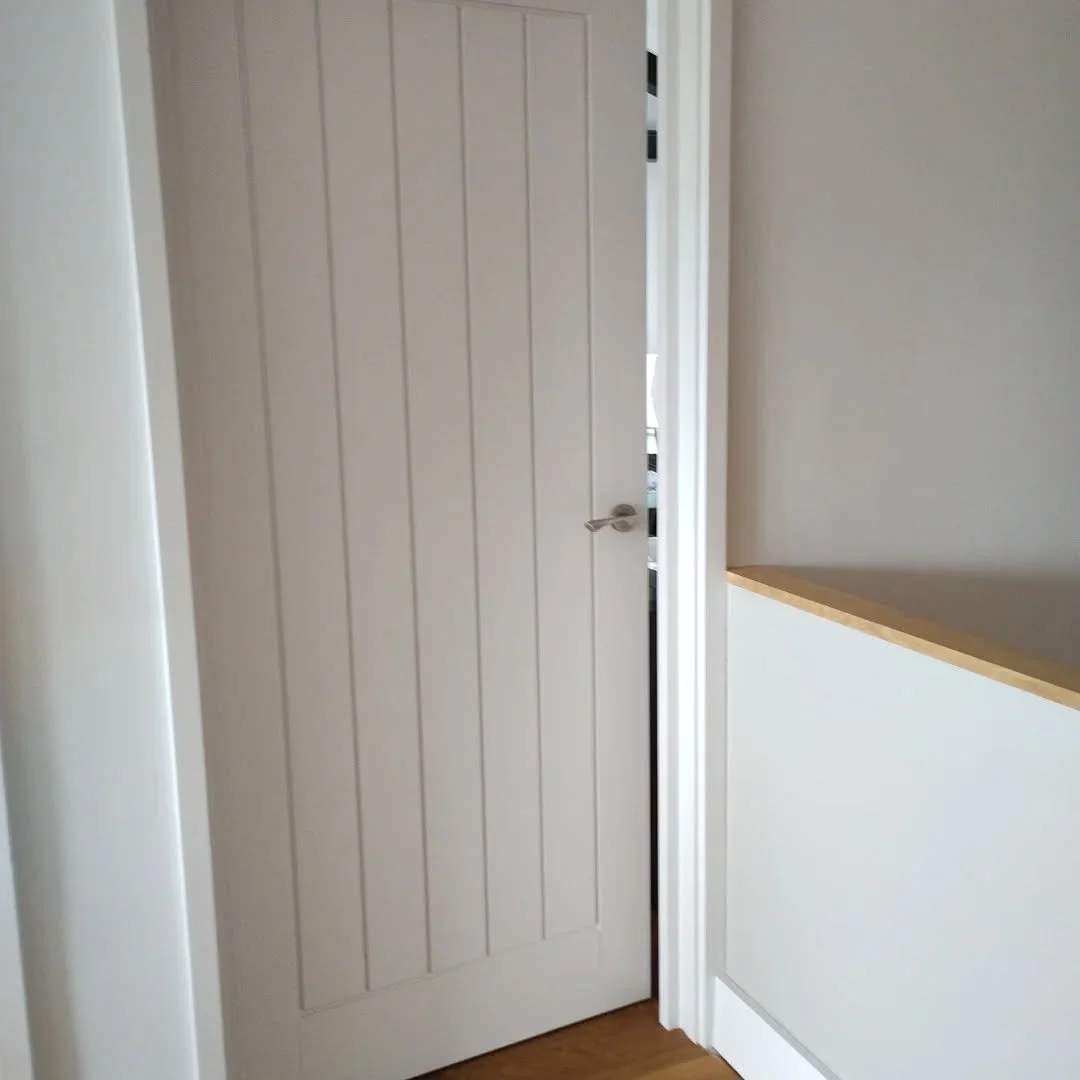 What's behind the door?  A very tidy studio all ready for Suffolk Open Studios which starts tomorrow.

I will be open to visitors every Saturday and Sunday in June between 11am and 5pm.

Find me on Church Road, Leiston behind St. Margaret's Church.  