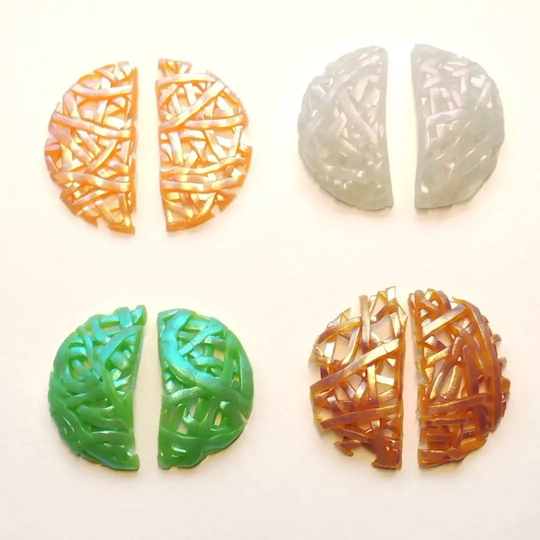 Sometimes you have an idea, but the result doesn't always meet the idea.

I have just purchased Ginger Davis Allman's new tutorial "Colour Ribbons" and I thought it would be easy to translate her ideas into something smaller like earrings. 