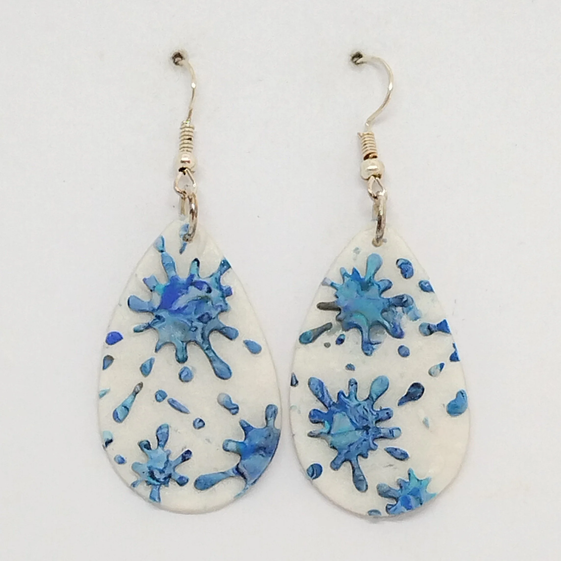 white eardrop shape earrings with blue raindrop design