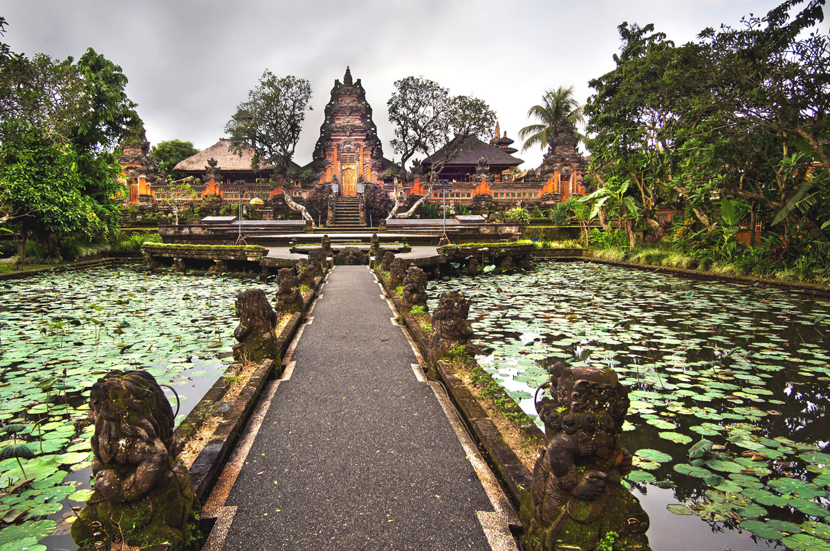 Ubud-Pura-Saraswati-Temple-Ubud-©-Adobe-Stock.jpg