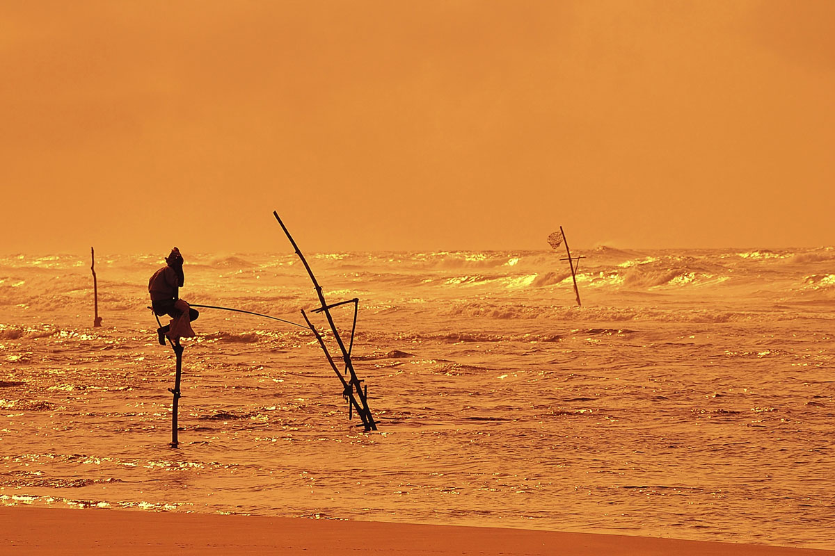 LKA_Galle-Stilt-fishermen-sunset-©-Sri-Lanka-Instyle.jpg