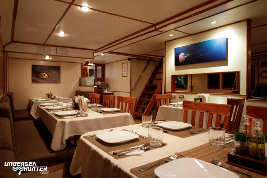 CRI_MV-Argo-Dining-Room-©16-Undersea-Hunter-Group-001.jpg