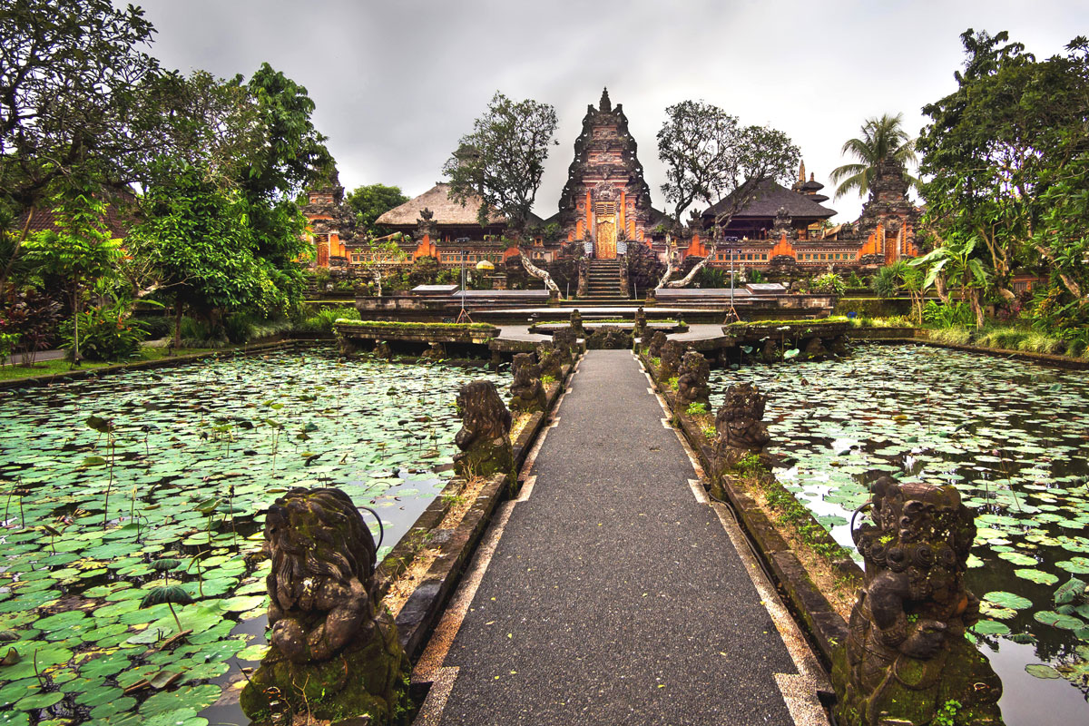 Ubud-Pura-Saraswati-Temple-Ubud-©-Adobe-Stock.jpg