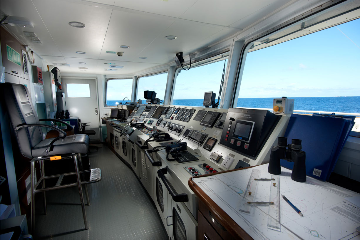 PYF_MV-French-Polynesia-Master-Wheel-House-©-World-Wide-Dive-and-Sail.jpg