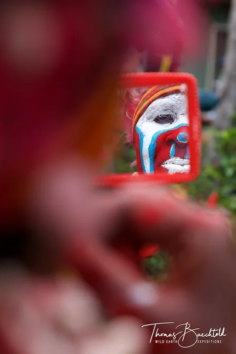 Tribesman applying makeup, Goroka - Papua New Guinea - Wild Earth Expeditions