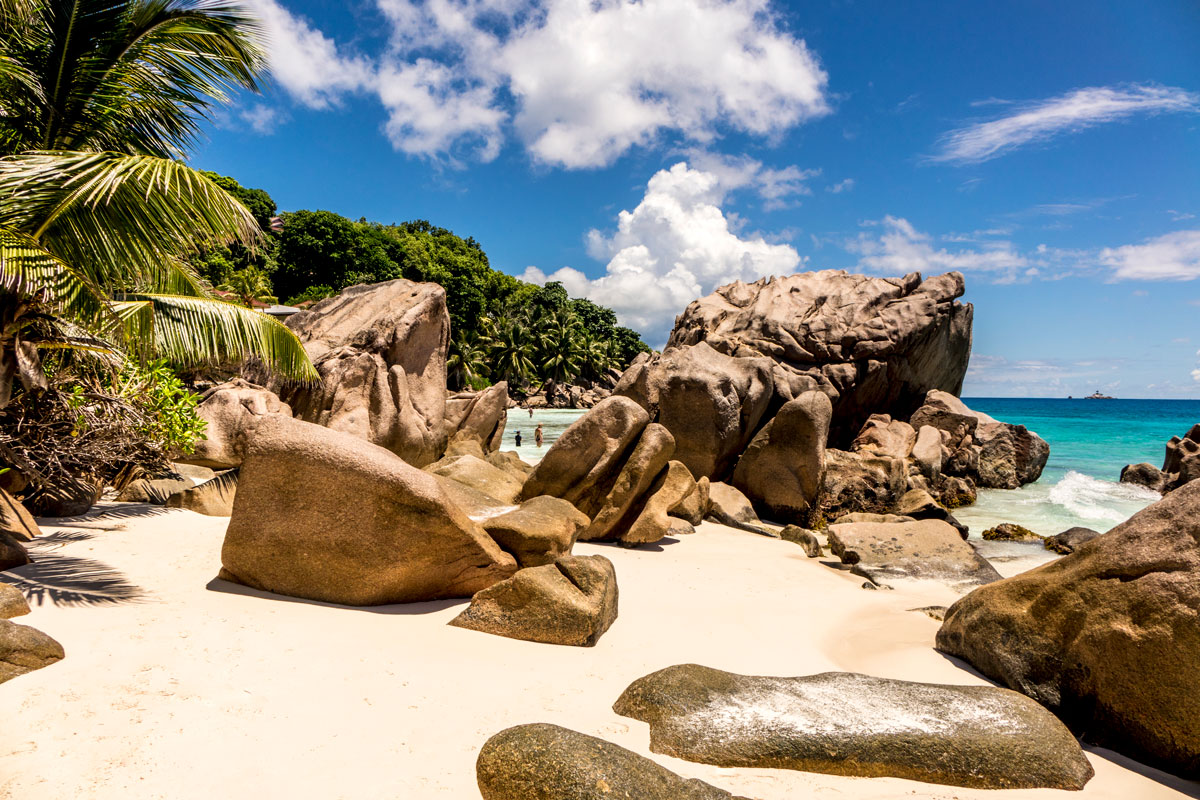 SYC_La-Digue-Granite-Boulder-Beach-©-Mason's-Travel-(3).jpg