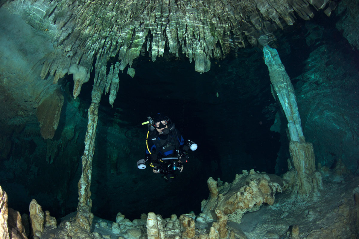 MEX_Cenotes-UW-Cenotes-Cave-Dive-©13-Thomas-Baechtold-295.jpg