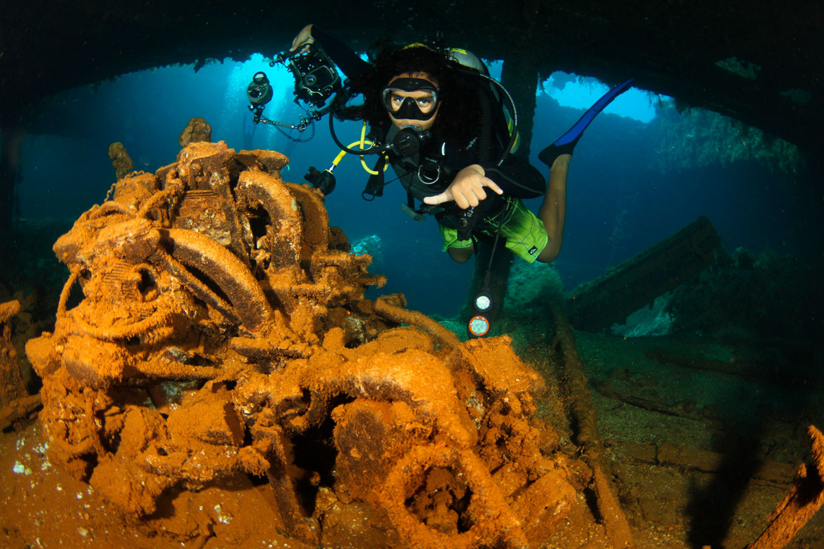 FSM_Chuuk-UW-Sankisan-Zero-Engine-w-Calvin-©-Ron-Leidich.jpg