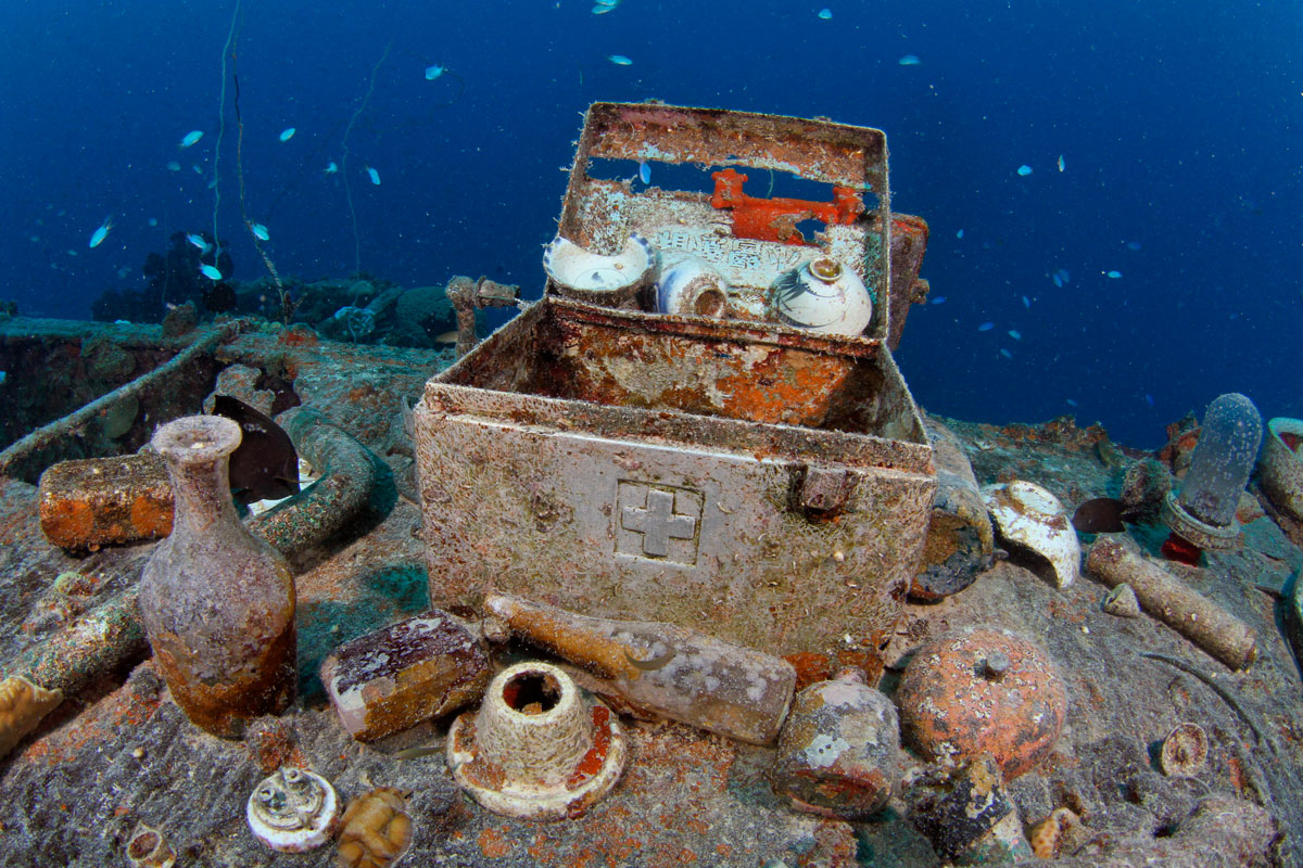 FSM_Chuuk-UW-Shinkoku-First-Aid-©-Ron-Leidich.jpg