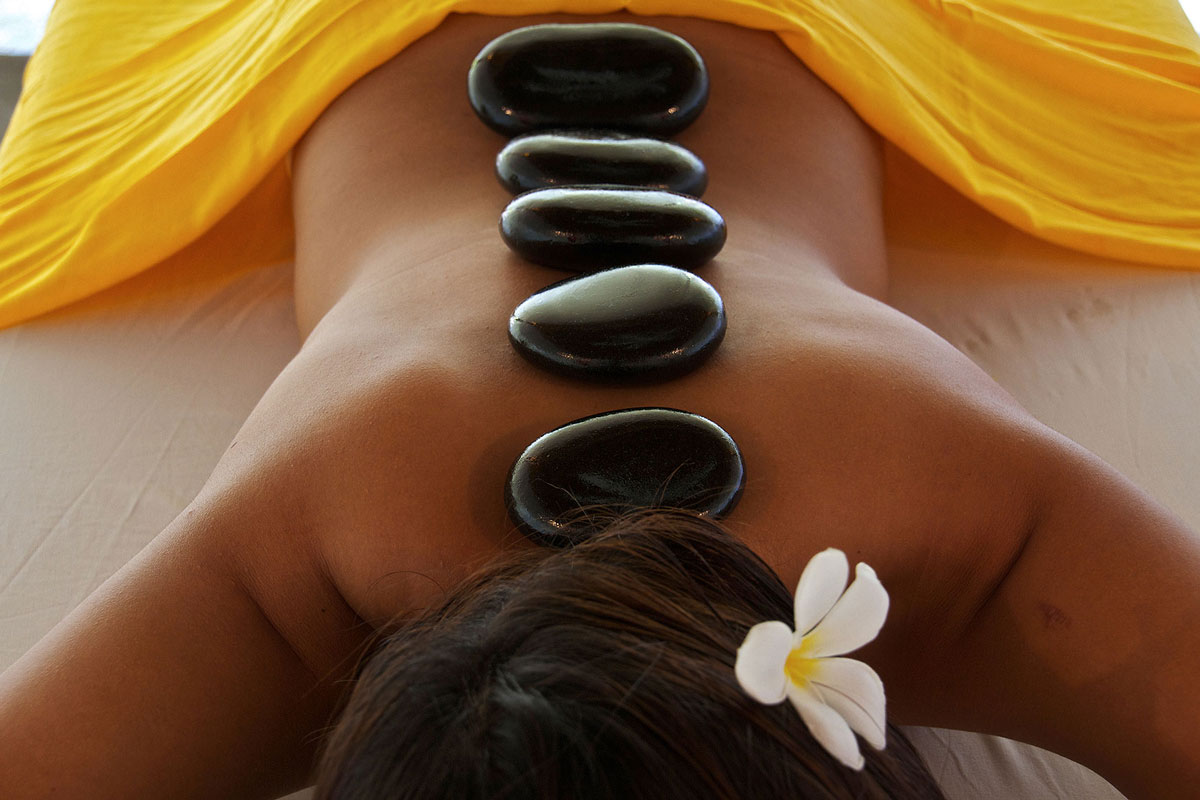 PHL_Atmosphere-Resort-_Hot-Stone-Massage-©-Atmosphere-Resort-009.jpg