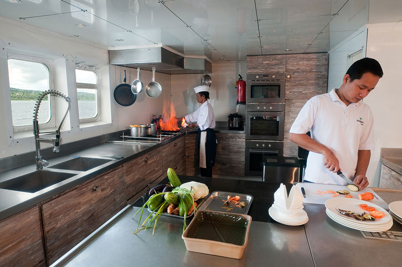 IDN_SY-Pelagian-Galley_chefs-©-Didi-Lotze.jpg