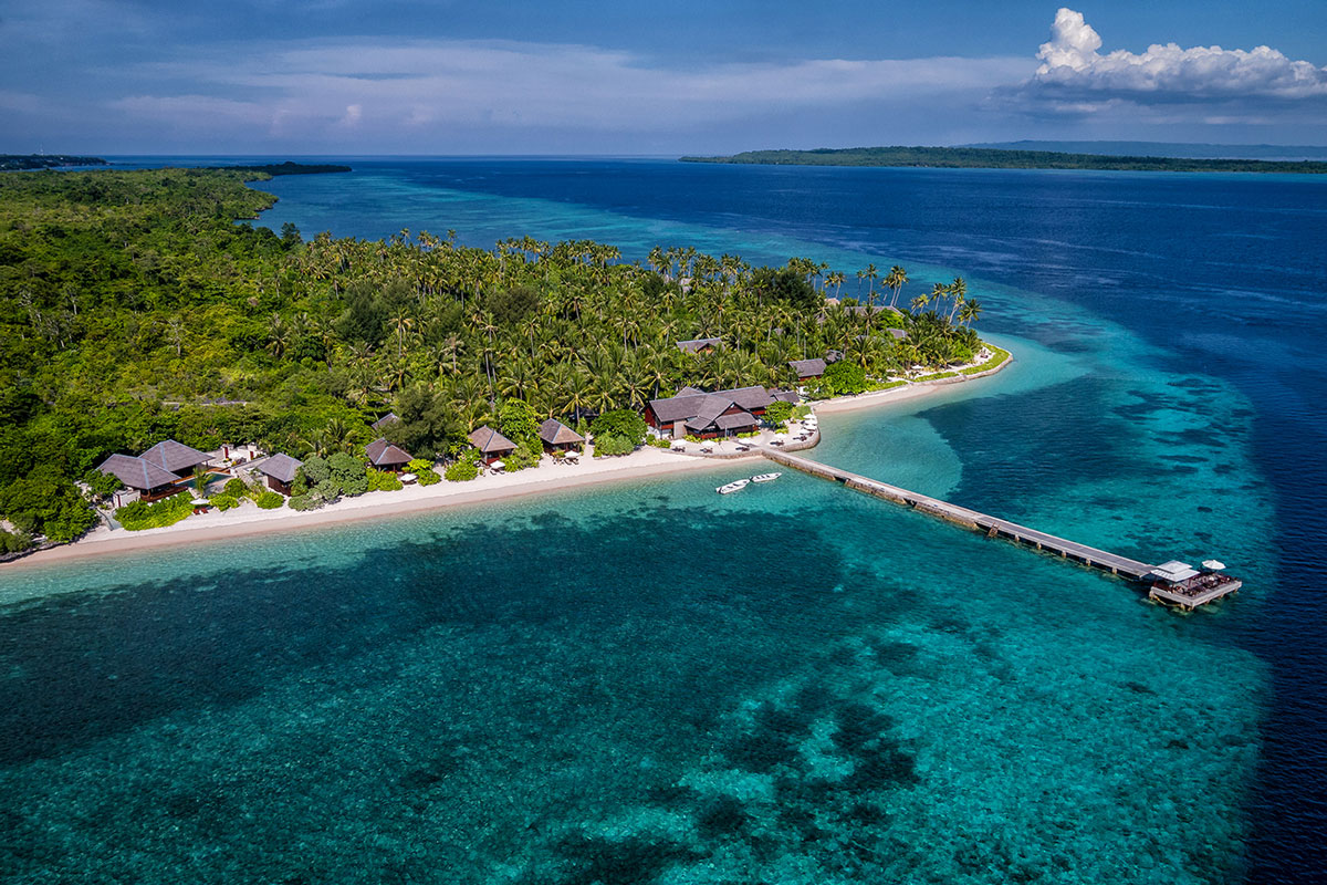 IDN_Wakatobi-Resort-Resort-and-Reef-Aerial-©-Wakatobi-Resort-WS001.jpg