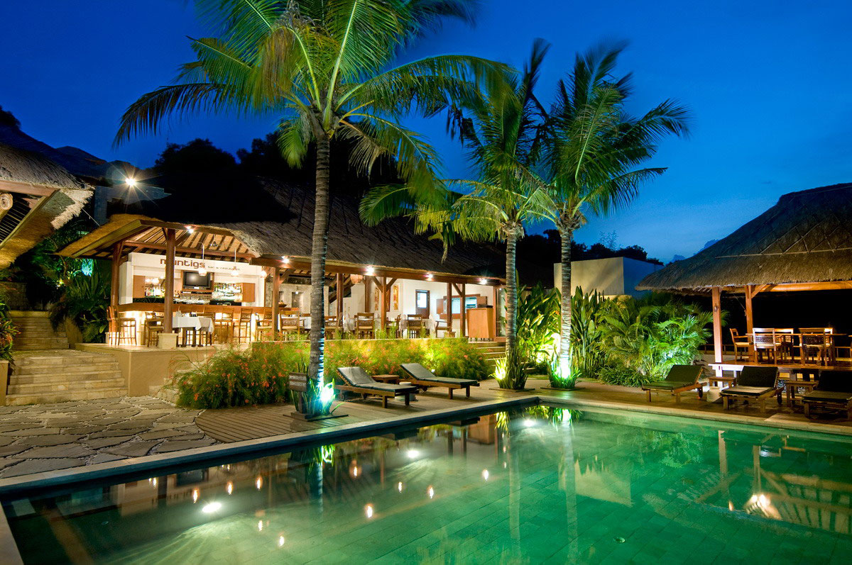 IDN_Batu-Karang-Resort-Main-Pool-©-Batu-Karang-Lembongan-Resort.jpg