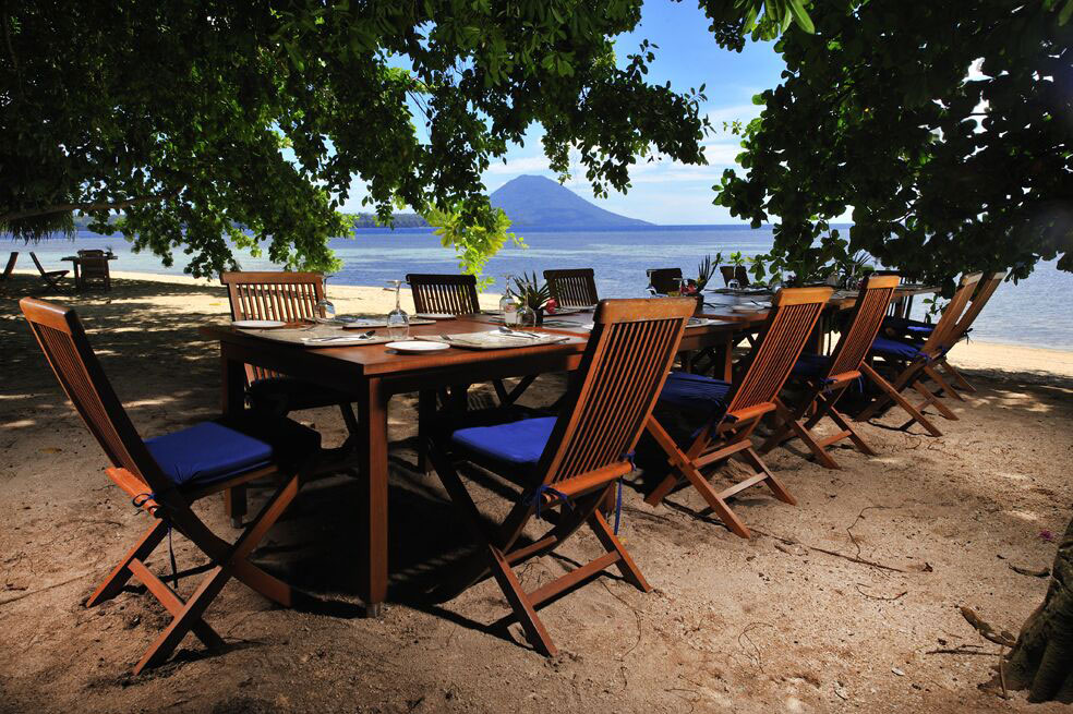 IDN_Siladen-Island-Resort-Beach-Dining-© Siladen-DVwF9nGA.jpg