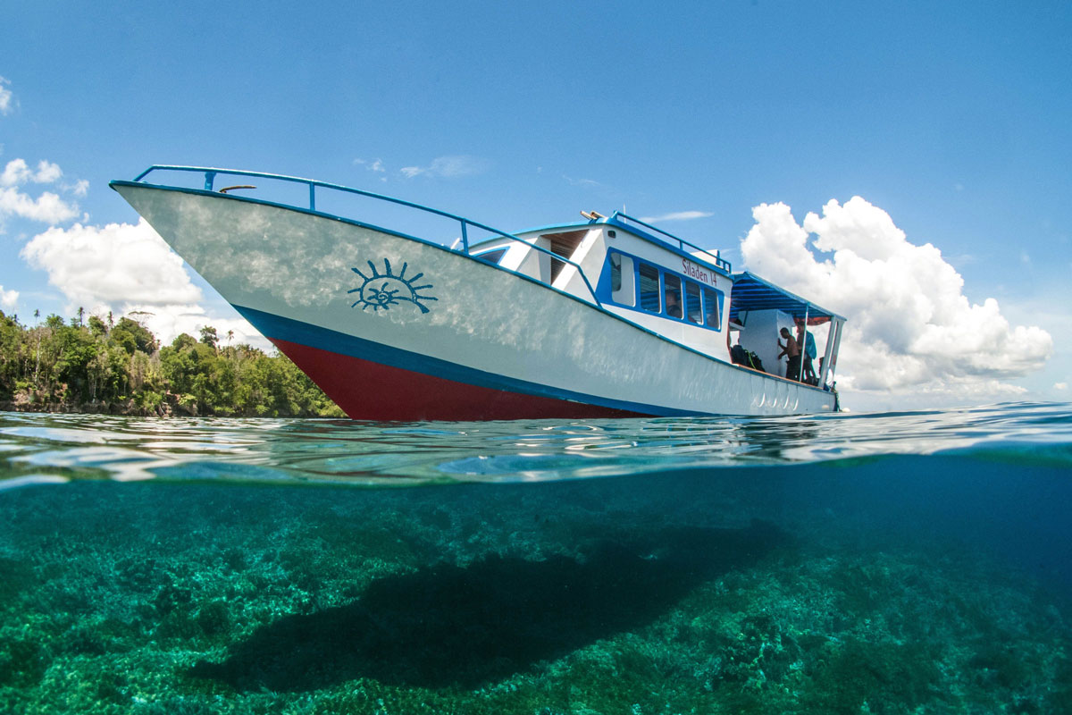 IDN_Siladen-Island-Resort-Dive-Boat-© Siladen-LQj7NO8_.jpg