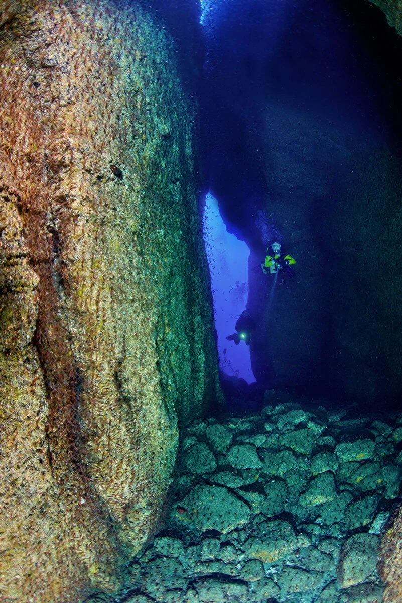 PRT_Azores-UW-Shrimp-Cave-Eingang-©-SailDive-001.jpg