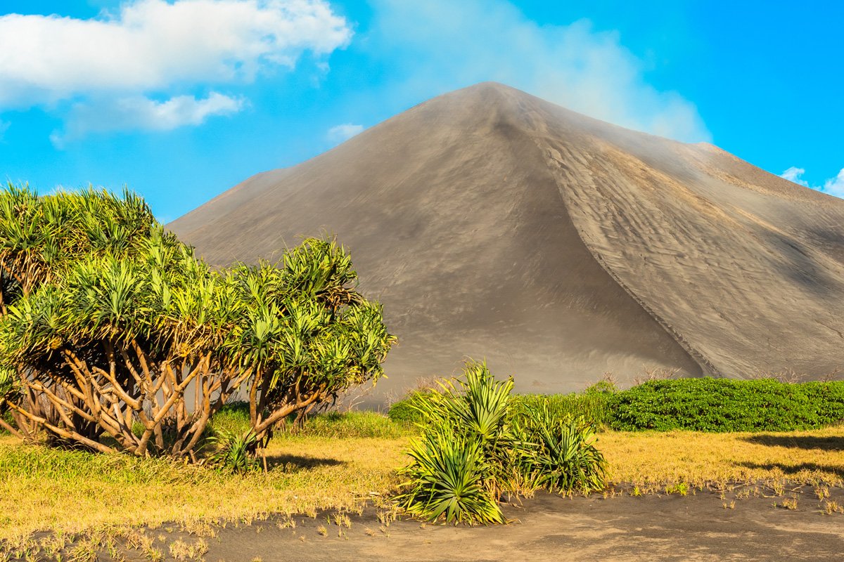 VUT_Tanna-Island-Mount-Yasur-©-AdobeStock_307471362.jpg