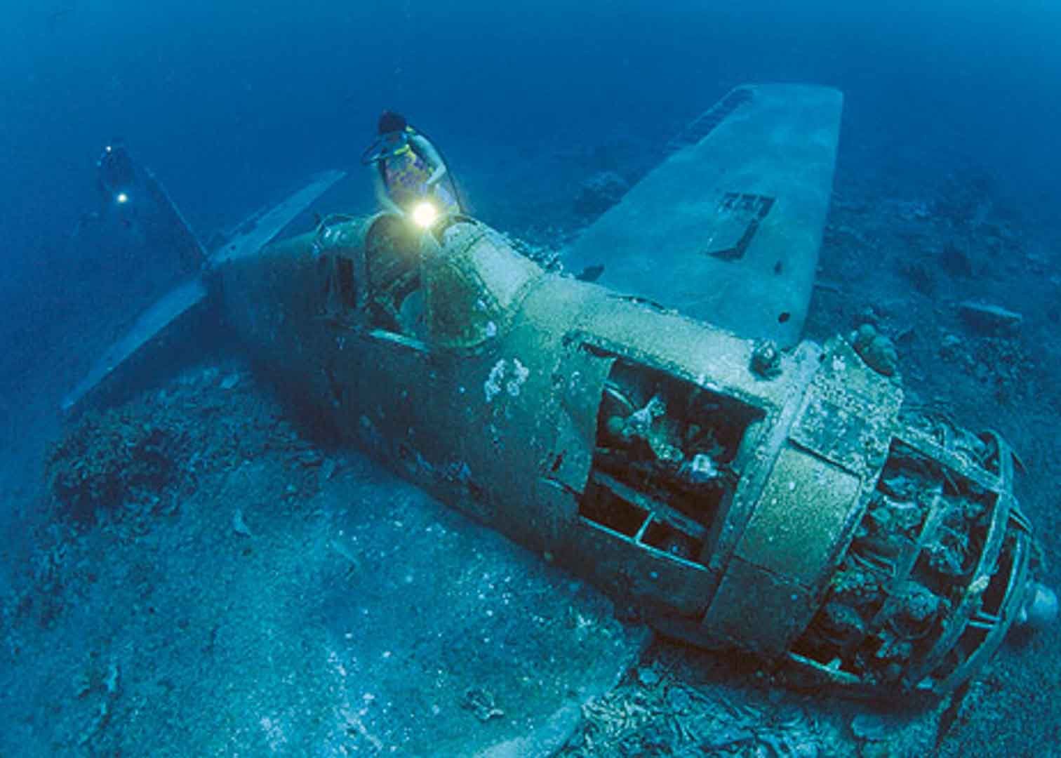 SLB_Gizo-UW Plane Wreck w Diver © Fatboys 015.jpg