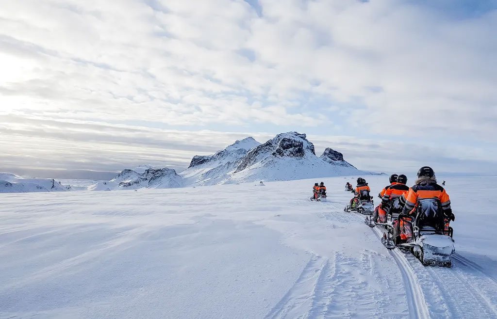 Arctic-Adventures-snowmobiling-langjokull-11.jpg