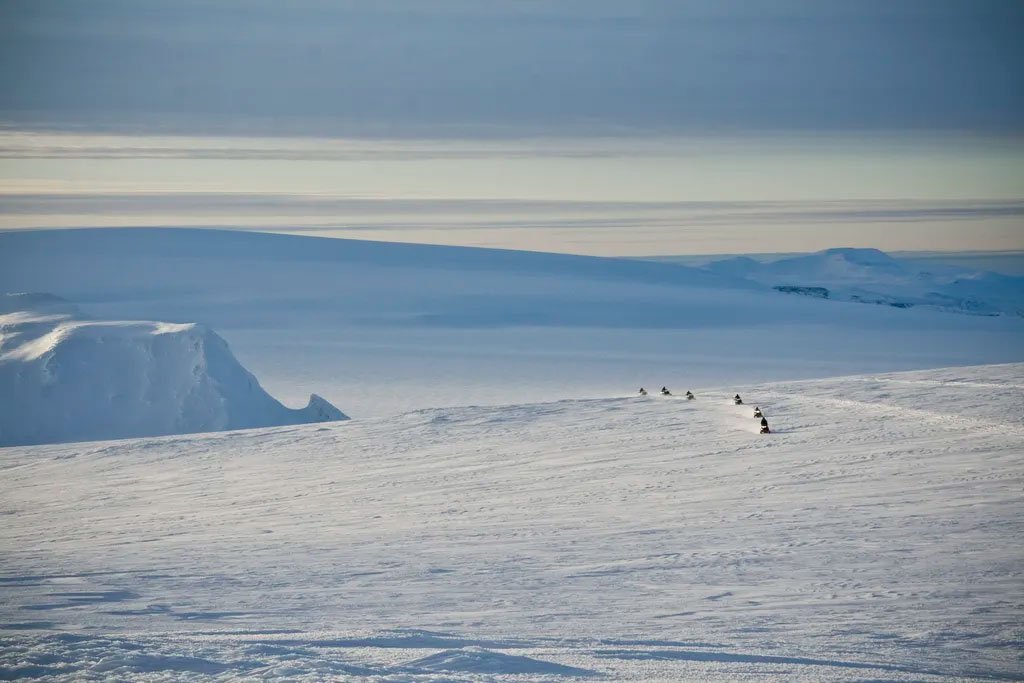 Arctic-Adventures-snowmobiling-langjokull-31.jpg