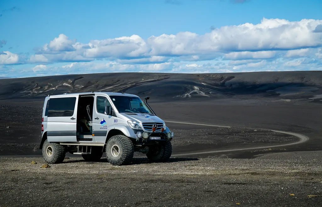 Arctic-Adventures-super-jeep-minibus-vehicles-1.jpg