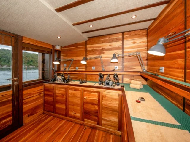 Coralia-Liveaboard-camera-room-seaview-1024x683-640x480_c.jpg