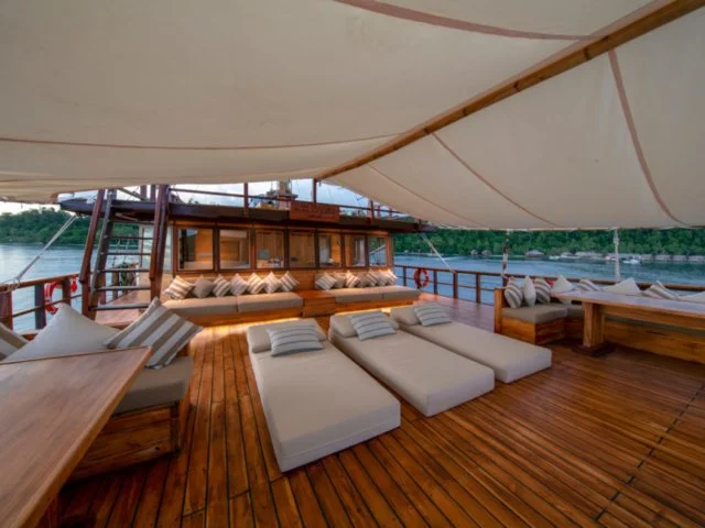 Coralia-Liveaboard-Sundeck-1024x683-640x480_c.jpg