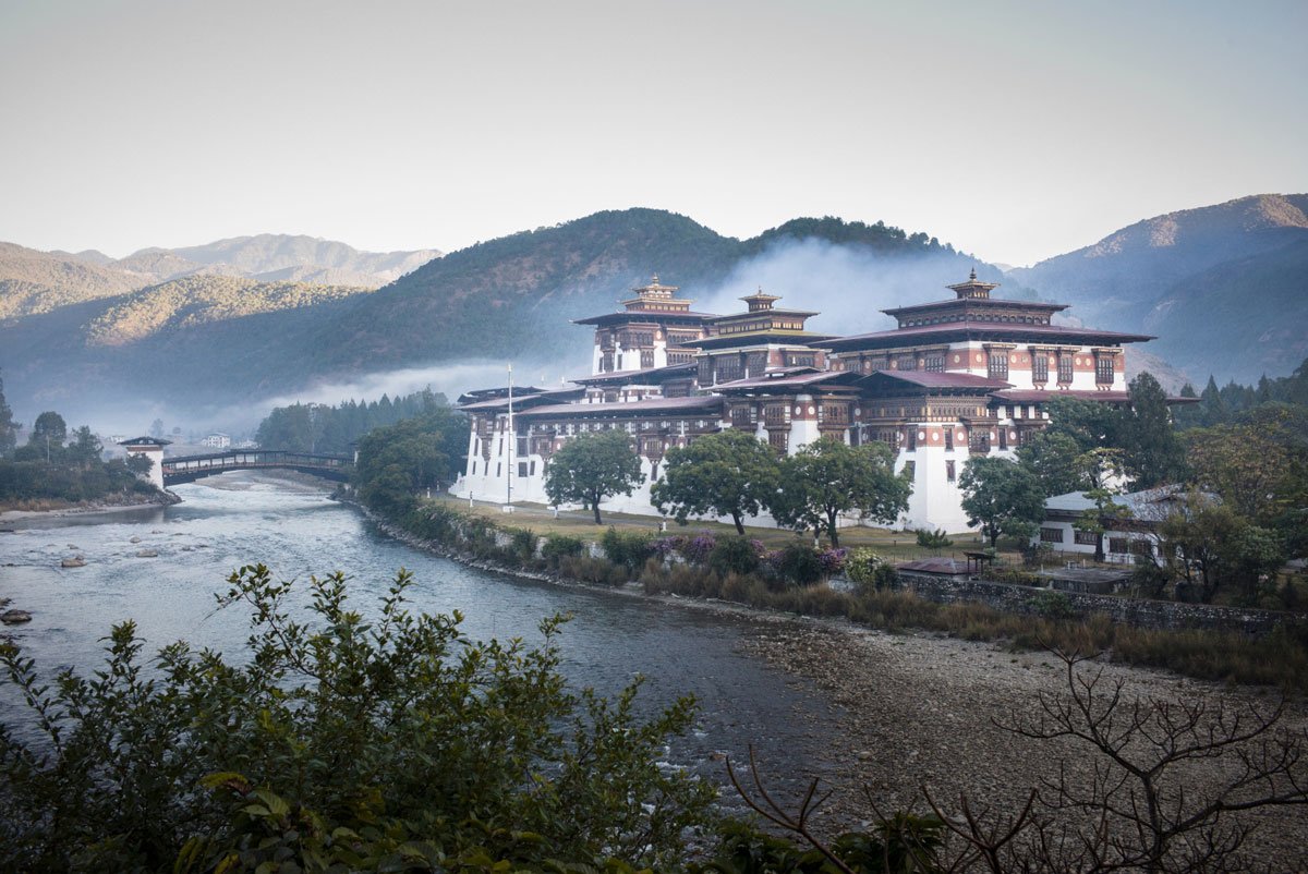28HIMA_Bhutan © Windows of Bhutan_Punakha-dzong_1200.jpg
