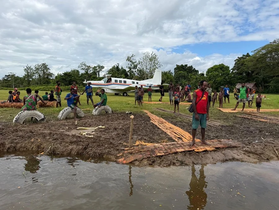 26PNG_Sepik-Airstrip_900.jpg